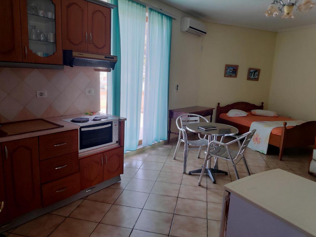 Private Studio Sea View 2 Minutes Away From Beach Sarande Exterior photo
